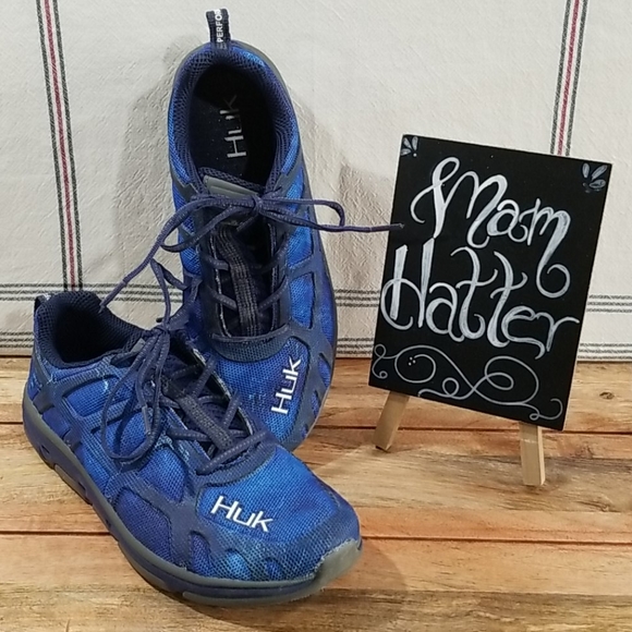 huk attack fishing shoes for men